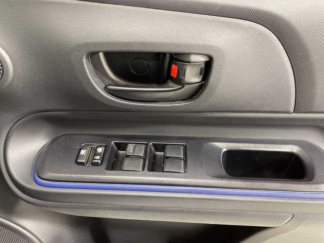 トヨタ アクア S 神奈川県 2015(平27)年 3万km スーパーホワイトⅡ 純正SDナビゲーション【NSCP-W64】/AM FM Bluetooth　AUX/ワンセグ/バックカメラ/ドライブレコーダー/純正フロアマット/ステアリングスイッチ/デジタルインナーミラー/プッシュスタート/スマートキー/保証書/オートライト/ドアバイザー/電動格納ミラー/ウィンカーミラー/ABS/横滑り防止装置/盗難防止装置/eco mode/EVmode