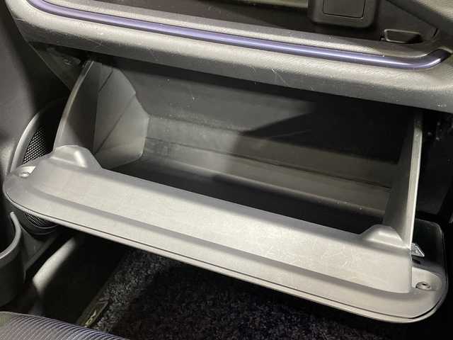 トヨタ アクア S 神奈川県 2015(平27)年 3万km スーパーホワイトⅡ 純正SDナビゲーション【NSCP-W64】/AM FM Bluetooth　AUX/ワンセグ/バックカメラ/ドライブレコーダー/純正フロアマット/ステアリングスイッチ/デジタルインナーミラー/プッシュスタート/スマートキー/保証書/オートライト/ドアバイザー/電動格納ミラー/ウィンカーミラー/ABS/横滑り防止装置/盗難防止装置/eco mode/EVmode