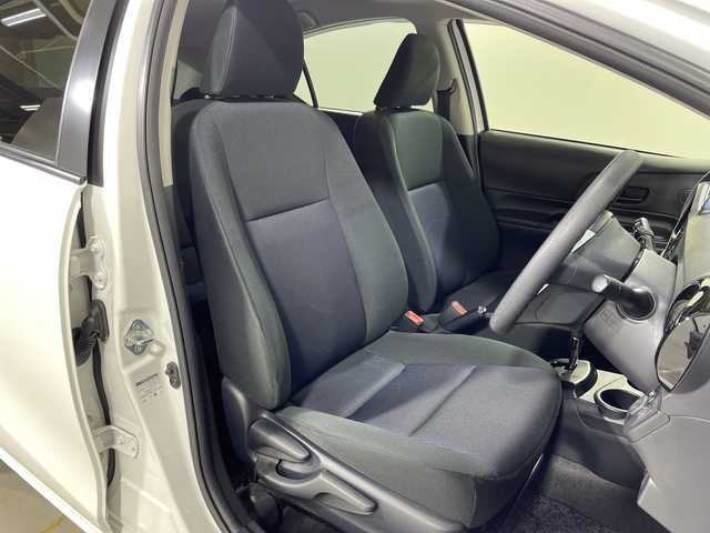 トヨタ アクア S 神奈川県 2015(平27)年 3万km スーパーホワイトⅡ 純正SDナビゲーション【NSCP-W64】/AM FM Bluetooth　AUX/ワンセグ/バックカメラ/ドライブレコーダー/純正フロアマット/ステアリングスイッチ/デジタルインナーミラー/プッシュスタート/スマートキー/保証書/オートライト/ドアバイザー/電動格納ミラー/ウィンカーミラー/ABS/横滑り防止装置/盗難防止装置/eco mode/EVmode