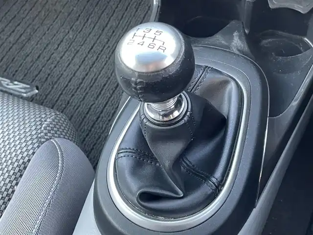 ホンダ ＣＲ－Ｚ α 群馬県 2010(平22)年 8.4万km プレミアムホワイトパール 6速MT/カロッツェリアナビ/CD・DVD・SD/Bluetooth・フルセグ/ETC/クルーズコントロール/横滑り防止装置/アイドリングストップ/純正アルミホイール/純正フロアマット/スマートキー×2