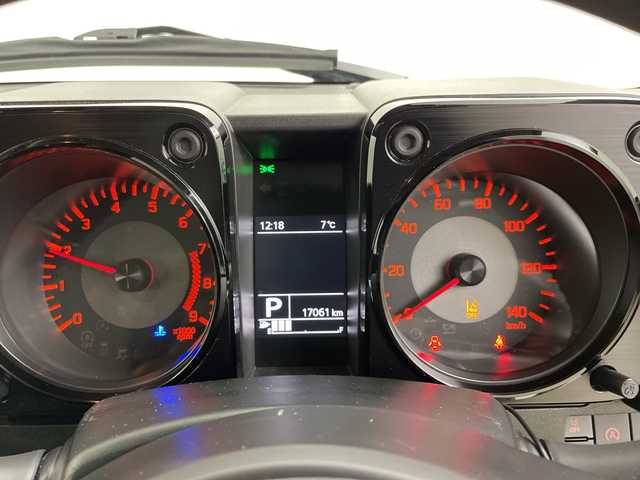 スズキ ジムニー XC 道央・札幌 2022(令4)年 1.7万km ミディアムグレー ・４ＷＤ　/スズキ セーフティ サポート/・デュアルセンサーブレーキサポート/・社外ナビ/・フルセグTV/BT/DVD/・バックカメラ　/・クルーズコントロール　/・シートヒーター　/・ＥＴＣ　/・ダウンヒルアシストコントロール　/・横滑り防止装置　/・レーンキープアシスト　/・オートライト　/・ＬＥＤヘッドライト　/・プッシュスタート/・社外AW付スタッドレスタイヤ積込