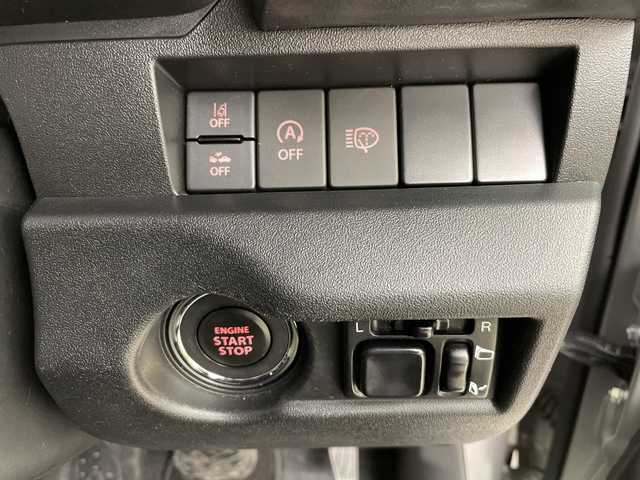 スズキ ジムニー XC 道央・札幌 2022(令4)年 1.7万km ミディアムグレー ・４ＷＤ　/スズキ セーフティ サポート/・デュアルセンサーブレーキサポート/・社外ナビ/・フルセグTV/BT/DVD/・バックカメラ　/・クルーズコントロール　/・シートヒーター　/・ＥＴＣ　/・ダウンヒルアシストコントロール　/・横滑り防止装置　/・レーンキープアシスト　/・オートライト　/・ＬＥＤヘッドライト　/・プッシュスタート/・社外AW付スタッドレスタイヤ積込