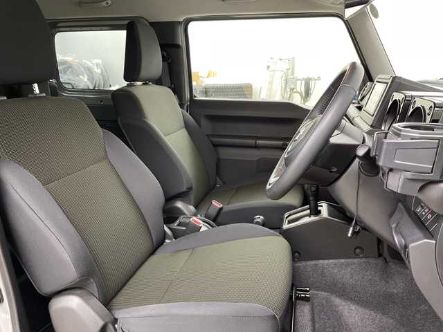 スズキ ジムニー XC 道央・札幌 2022(令4)年 1.7万km ミディアムグレー ・４ＷＤ　/スズキ セーフティ サポート/・デュアルセンサーブレーキサポート/・社外ナビ/・フルセグTV/BT/DVD/・バックカメラ　/・クルーズコントロール　/・シートヒーター　/・ＥＴＣ　/・ダウンヒルアシストコントロール　/・横滑り防止装置　/・レーンキープアシスト　/・オートライト　/・ＬＥＤヘッドライト　/・プッシュスタート/・社外AW付スタッドレスタイヤ積込