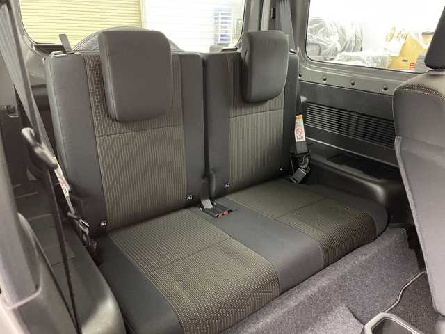 スズキ ジムニー XC 道央・札幌 2022(令4)年 1.7万km ミディアムグレー ・４ＷＤ　/スズキ セーフティ サポート/・デュアルセンサーブレーキサポート/・社外ナビ/・フルセグTV/BT/DVD/・バックカメラ　/・クルーズコントロール　/・シートヒーター　/・ＥＴＣ　/・ダウンヒルアシストコントロール　/・横滑り防止装置　/・レーンキープアシスト　/・オートライト　/・ＬＥＤヘッドライト　/・プッシュスタート/・社外AW付スタッドレスタイヤ積込