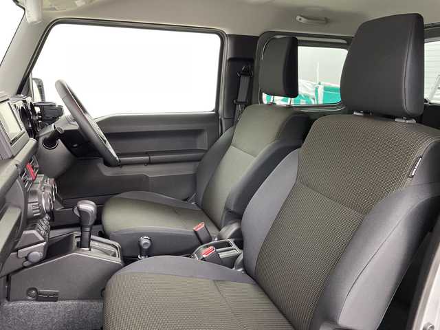 スズキ ジムニー XC 道央・札幌 2022(令4)年 1.7万km ミディアムグレー ・４ＷＤ　/スズキ セーフティ サポート/・デュアルセンサーブレーキサポート/・社外ナビ/・フルセグTV/BT/DVD/・バックカメラ　/・クルーズコントロール　/・シートヒーター　/・ＥＴＣ　/・ダウンヒルアシストコントロール　/・横滑り防止装置　/・レーンキープアシスト　/・オートライト　/・ＬＥＤヘッドライト　/・プッシュスタート/・社外AW付スタッドレスタイヤ積込