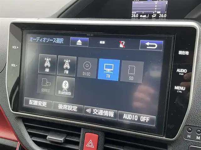 トヨタ ヴォクシー ZS 熊本県 2018(平30)年 2.7万km ホワイトパールクリスタルシャイン 純正ナビ/・AM/FM/CD/DVD/SD/BT/・フルセグTV/バックカメラ/トヨタセーフティセンス/・レーンディパーチャーアラート/・先行車発進お知らせ機能/・横滑り防止機能/・衝突被害軽減システム/・オートマチックハイビーム/クルーズコントロール/オートライト/・LEDライト/・フォグランプ/電動格納ミラー/・ウィンカーミラー/ETC2.0/純正ドライブレコーダー（前方）/MODELISTAフルエアロ/純正後席用モニター/ドアバイザー/純正フロアマット/純正アルミホイール/スマートキー/・スペアキー