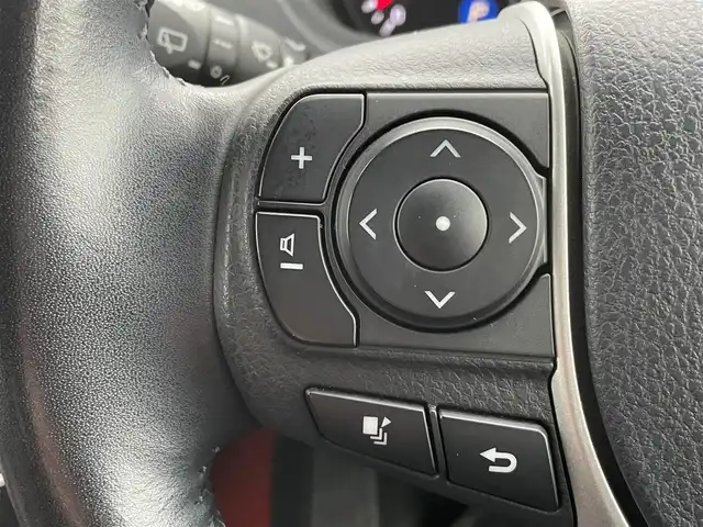 トヨタ ヴォクシー ZS 熊本県 2018(平30)年 2.7万km ホワイトパールクリスタルシャイン 純正ナビ/・AM/FM/CD/DVD/SD/BT/・フルセグTV/バックカメラ/トヨタセーフティセンス/・レーンディパーチャーアラート/・先行車発進お知らせ機能/・横滑り防止機能/・衝突被害軽減システム/・オートマチックハイビーム/クルーズコントロール/オートライト/・LEDライト/・フォグランプ/電動格納ミラー/・ウィンカーミラー/ETC2.0/純正ドライブレコーダー（前方）/MODELISTAフルエアロ/純正後席用モニター/ドアバイザー/純正フロアマット/純正アルミホイール/スマートキー/・スペアキー