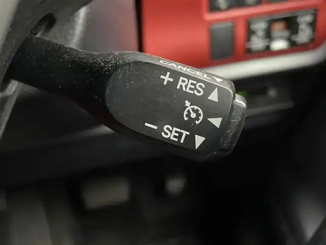 トヨタ ヴォクシー ZS 熊本県 2018(平30)年 2.7万km ホワイトパールクリスタルシャイン 純正ナビ/・AM/FM/CD/DVD/SD/BT/・フルセグTV/バックカメラ/トヨタセーフティセンス/・レーンディパーチャーアラート/・先行車発進お知らせ機能/・横滑り防止機能/・衝突被害軽減システム/・オートマチックハイビーム/クルーズコントロール/オートライト/・LEDライト/・フォグランプ/電動格納ミラー/・ウィンカーミラー/ETC2.0/純正ドライブレコーダー（前方）/MODELISTAフルエアロ/純正後席用モニター/ドアバイザー/純正フロアマット/純正アルミホイール/スマートキー/・スペアキー