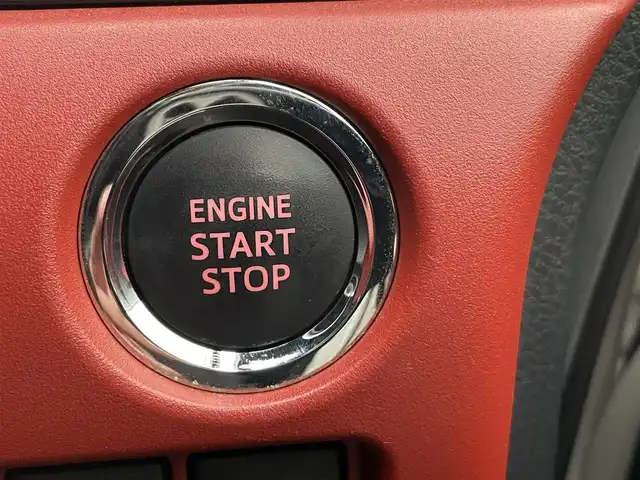 トヨタ ヴォクシー ZS 熊本県 2018(平30)年 2.7万km ホワイトパールクリスタルシャイン 純正ナビ/・AM/FM/CD/DVD/SD/BT/・フルセグTV/バックカメラ/トヨタセーフティセンス/・レーンディパーチャーアラート/・先行車発進お知らせ機能/・横滑り防止機能/・衝突被害軽減システム/・オートマチックハイビーム/クルーズコントロール/オートライト/・LEDライト/・フォグランプ/電動格納ミラー/・ウィンカーミラー/ETC2.0/純正ドライブレコーダー（前方）/MODELISTAフルエアロ/純正後席用モニター/ドアバイザー/純正フロアマット/純正アルミホイール/スマートキー/・スペアキー