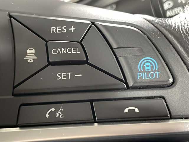 日産 エクストレイル 20Xi 広島県 2019(平31)年 6.1万km ダイヤモンドブラック 純正ナビ　/アラウンドビューモニター　/デジタルインナーミラー　/クルーズコントロール　/電動リアゲート　/レーンキープ　/衝突軽減　/ミラーヒーター　/コーナーセンサー　/ＥＴＣ　/ドラレコ　/ＬＥＤヘッドライト　/フォグ/純正18インチアルミホイール（225/60/R 18）/エアバック（運転席/助手席）