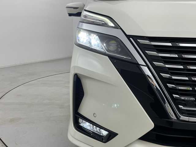 日産 セレナ ハイウェイスター V 鹿児島県 2020(令2)年 4.7万km ブリリアントホワイトパール 純正7型ナビ(AM/FM/CD/DVD/BT)　BSM 追従クルーズコントロール　前後ドライブレコーダー　全方位カメラ　ETC　パーキングアシスト　オートハイビーム　両側パワースライドドア　エマージェンシーブレーキ　ロードサインアシスト