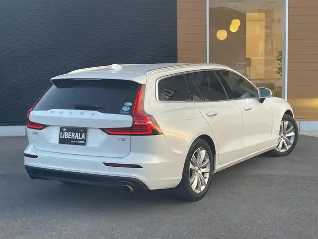 ボルボ Ｖ６０ T5 モメンタム 栃木県 2019(令1)年 1.3万km クリスタルホワイトP 白革シート/ナビ/フルセグTV/バックカメラ/ETC/パワーシート /シートヒーター /インテリセーフ /ブラインドスポット /レーンキープアシスト/LEDヘッドライト/オートライト/パワーバックドア