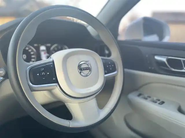 ボルボ Ｖ６０ T5 モメンタム 栃木県 2019(令1)年 1.3万km クリスタルホワイトP 白革シート/ナビ/フルセグTV/バックカメラ/ETC/パワーシート /シートヒーター /インテリセーフ /ブラインドスポット /レーンキープアシスト/LEDヘッドライト/オートライト/パワーバックドア