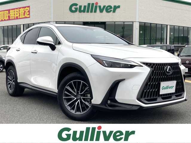レクサス ＮＸ 350h 鳥取県 2023(令5)年 1.8万km ソニッククォーツ 純正９．８インチナビ/フルセグ/BT/USB/パノラミックビューモニター/ムーンルーフ/ビルトインETC2.0/前後ドライブレコーダー/ムーンルーフ/レザーシート/ベンチレーション/前席パワーシート/全席シートヒーター/レクサスチームメイト/衝突被害軽減システム/ブラインドスポットモニター/レーンディパーチャーアラート/パーキングサポートブレーキ/クリアランスソナー/レーダークルーズ/LEDヘットライト/純正１８インチアルミホイール/パワーバックドア/デジタルインナーミラー/プッシュエンジンスタート