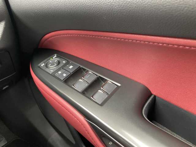 レクサス ＮＸ 350h 鳥取県 2023(令5)年 1.8万km ソニッククォーツ 純正９．８インチナビ/フルセグ/BT/USB/パノラミックビューモニター/ムーンルーフ/ビルトインETC2.0/前後ドライブレコーダー/ムーンルーフ/レザーシート/ベンチレーション/前席パワーシート/全席シートヒーター/レクサスチームメイト/衝突被害軽減システム/ブラインドスポットモニター/レーンディパーチャーアラート/パーキングサポートブレーキ/クリアランスソナー/レーダークルーズ/LEDヘットライト/純正１８インチアルミホイール/パワーバックドア/デジタルインナーミラー/プッシュエンジンスタート