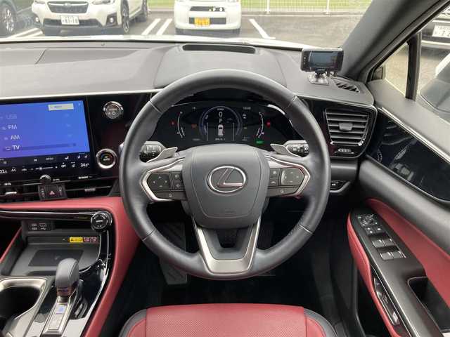 レクサス ＮＸ 350h 鳥取県 2023(令5)年 1.8万km ソニッククォーツ 純正９．８インチナビ/フルセグ/BT/USB/パノラミックビューモニター/ムーンルーフ/ビルトインETC2.0/前後ドライブレコーダー/ムーンルーフ/レザーシート/ベンチレーション/前席パワーシート/全席シートヒーター/レクサスチームメイト/衝突被害軽減システム/ブラインドスポットモニター/レーンディパーチャーアラート/パーキングサポートブレーキ/クリアランスソナー/レーダークルーズ/LEDヘットライト/純正１８インチアルミホイール/パワーバックドア/デジタルインナーミラー/プッシュエンジンスタート