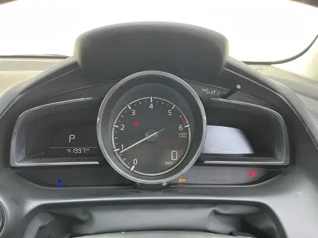 マツダ マツダ２ XD ブラックトーンエディション 茨城県 2022(令4)年 4.2万km ジェットブラックマイカ 改良後モデル/8/8インチナビ/革巻きステアリング/レーダークルーズコントロール/アップルカープレイ/ヘッドアップディスプレイ/BSM/プッシュスタート/フルセグテレビ/ETC/コーナーセンサー/LEDヘッドライト