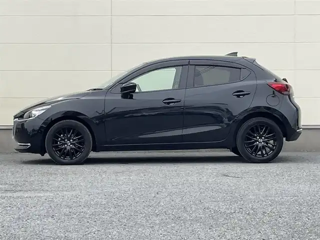 マツダ マツダ２ XD ブラックトーンエディション 茨城県 2022(令4)年 4.2万km ジェットブラックマイカ 改良後モデル/8/8インチナビ/革巻きステアリング/レーダークルーズコントロール/アップルカープレイ/ヘッドアップディスプレイ/BSM/プッシュスタート/フルセグテレビ/ETC/コーナーセンサー/LEDヘッドライト