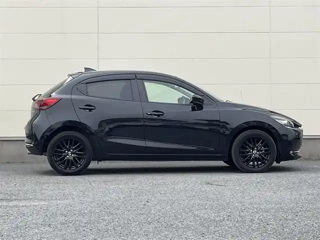 マツダ マツダ２ XD ブラックトーンエディション 茨城県 2022(令4)年 4.2万km ジェットブラックマイカ 改良後モデル/8/8インチナビ/革巻きステアリング/レーダークルーズコントロール/アップルカープレイ/ヘッドアップディスプレイ/BSM/プッシュスタート/フルセグテレビ/ETC/コーナーセンサー/LEDヘッドライト