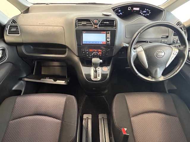 日産 セレナ ハイウェイスター Vセレクション 静岡県 2012(平24)年 7.9万km スチールブルー (株)IDOMが運営する【じしゃロン浜松店】の自社ローン専用車両になりますこちらは現金またはオートローンご利用時の価格です。自社ローンご希望の方は別途その旨お申付け下さい/純正ナビ/Bluetooth/CD/DVD/SD/フルセグTV/クルーズコントロール/両側パワースライドドア/ウォークスルー/3列シート/フォグランプ/オートライト/前方ドライブレコーダー/ETC/横滑り防止/盗難防止装置/アイドリングストップ/エンジンスタートボタン/16インチ純正アルミホイール/スペアキー１本/バックカメラ/純正フロアマット