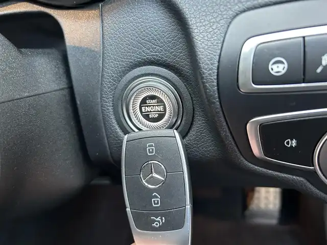メルセデス・ベンツ Ｃ２２０ｄ アバンギャルド　AMGライン 宮城県 2019(令1)年 2.6万km グレー 登録時走行距離25940km/禁煙車/純正ナビ/・フルセグTV／Bluetooth／/USB／Apple CarPlay／Android Auto/バックカメラ /ビルトインETC/ブラインドスポットモニター/前席シートヒーター/メモリーシート/前方ドライブレコーダー/レザーシート/レーンキープアシスト/ステアリングアシスト/パーキングセンサー/パドルシフト/アダプティブクルーズコントロール/前後ソナー/パワーバックドア/アイドリングストップ/ステアリングスイッチ/電動パーキングブレーキ/LEDヘッドライト/オートライト/プッシュスタート/スマートキー