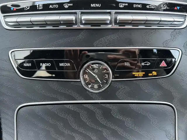 メルセデス・ベンツ Ｃ２２０ｄ アバンギャルド　AMGライン 宮城県 2019(令1)年 2.6万km グレー 登録時走行距離25940km/禁煙車/純正ナビ/・フルセグTV／Bluetooth／/USB／Apple CarPlay／Android Auto/バックカメラ /ビルトインETC/ブラインドスポットモニター/前席シートヒーター/メモリーシート/前方ドライブレコーダー/レザーシート/レーンキープアシスト/ステアリングアシスト/パーキングセンサー/パドルシフト/アダプティブクルーズコントロール/前後ソナー/パワーバックドア/アイドリングストップ/ステアリングスイッチ/電動パーキングブレーキ/LEDヘッドライト/オートライト/プッシュスタート/スマートキー