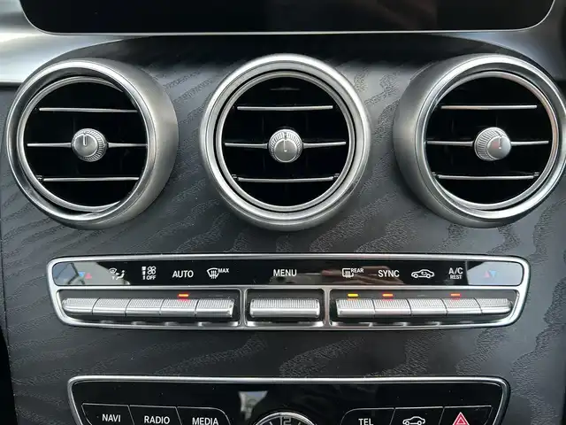 メルセデス・ベンツ Ｃ２２０ｄ アバンギャルド　AMGライン 宮城県 2019(令1)年 2.6万km グレー 登録時走行距離25940km/禁煙車/純正ナビ/・フルセグTV／Bluetooth／/USB／Apple CarPlay／Android Auto/バックカメラ /ビルトインETC/ブラインドスポットモニター/前席シートヒーター/メモリーシート/前方ドライブレコーダー/レザーシート/レーンキープアシスト/ステアリングアシスト/パーキングセンサー/パドルシフト/アダプティブクルーズコントロール/前後ソナー/パワーバックドア/アイドリングストップ/ステアリングスイッチ/電動パーキングブレーキ/LEDヘッドライト/オートライト/プッシュスタート/スマートキー