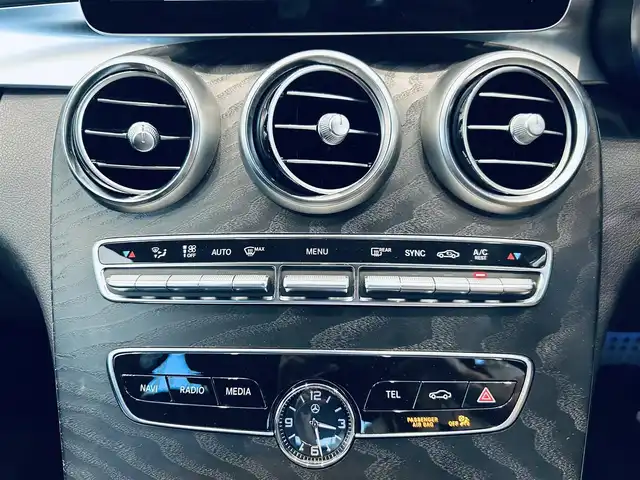 メルセデス・ベンツ Ｃ２２０ｄ アバンギャルド　AMGライン 大阪府 2019(令1)年 2.6万km セレナイトグレー レーダーセーフティP/黒革/メモリ付きパワーシート/シートヒーター/純正ナビ/TV/バックカメラ/applecarplay/ACC/純正18インチAW/LEDヘッドライト/アンビエントライト/クリアランスソナー/ブラインドスポット