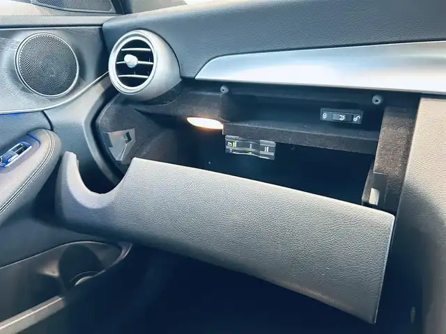 メルセデス・ベンツ Ｃ２２０ｄ アバンギャルド　AMGライン 大阪府 2019(令1)年 2.6万km セレナイトグレー レーダーセーフティP/黒革/メモリ付きパワーシート/シートヒーター/純正ナビ/TV/バックカメラ/applecarplay/ACC/純正18インチAW/LEDヘッドライト/アンビエントライト/クリアランスソナー/ブラインドスポット