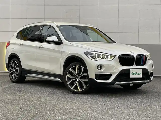 ＢＭＷ Ｘ１ xDrive 20i Xライン 東京都 2018(平30)年 5.3万km ミネラルホワイト ハイラインパッケージ/純正HDDナビ/　DVD/CD/Bluetooth/バックカメラ/インテリジェントセーフティ/レーンキープアシスト/パーキングアシスト/ダウンヒルアシストコントロール/アンビエントライト/コンフォートアクセス/レザーシート/パワーシート/シートメモリー/パワーバックドア/ETC2.0/LEDヘッドライト/フォグランプ/オートライト/コーナーセンサー/純正19インチアルミホイール/プッシュスタート/スマートキー/ステアリングスイッチ/電動格納ミラー/ウインカーミラー/横すべり防止/フロアマット/スペアキー