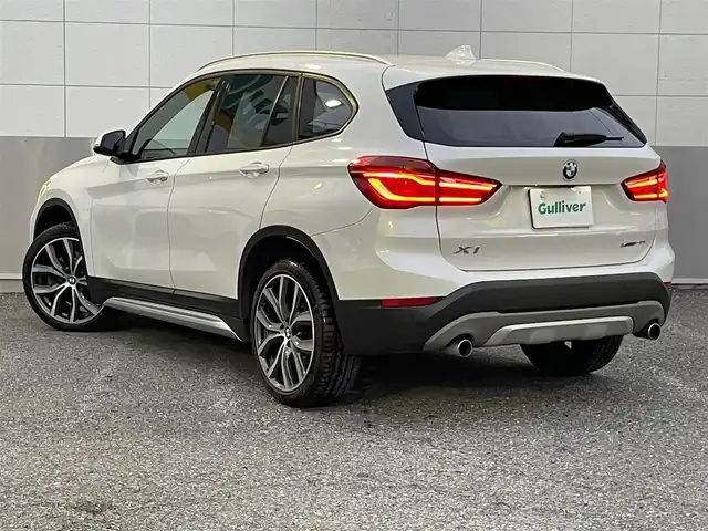 ＢＭＷ Ｘ１ xDrive 20i Xライン 東京都 2018(平30)年 5.3万km ミネラルホワイト ハイラインパッケージ/純正HDDナビ/　DVD/CD/Bluetooth/バックカメラ/インテリジェントセーフティ/レーンキープアシスト/パーキングアシスト/ダウンヒルアシストコントロール/アンビエントライト/コンフォートアクセス/レザーシート/パワーシート/シートメモリー/パワーバックドア/ETC2.0/LEDヘッドライト/フォグランプ/オートライト/コーナーセンサー/純正19インチアルミホイール/プッシュスタート/スマートキー/ステアリングスイッチ/電動格納ミラー/ウインカーミラー/横すべり防止/フロアマット/スペアキー