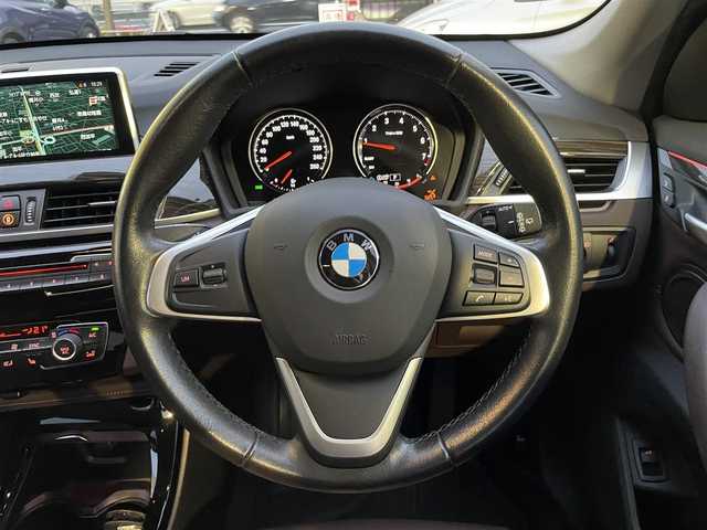 ＢＭＷ Ｘ１ xDrive 20i Xライン 東京都 2018(平30)年 5.3万km ミネラルホワイト ハイラインパッケージ/純正HDDナビ/　DVD/CD/Bluetooth/バックカメラ/インテリジェントセーフティ/レーンキープアシスト/パーキングアシスト/ダウンヒルアシストコントロール/アンビエントライト/コンフォートアクセス/レザーシート/パワーシート/シートメモリー/パワーバックドア/ETC2.0/LEDヘッドライト/フォグランプ/オートライト/コーナーセンサー/純正19インチアルミホイール/プッシュスタート/スマートキー/ステアリングスイッチ/電動格納ミラー/ウインカーミラー/横すべり防止/フロアマット/スペアキー
