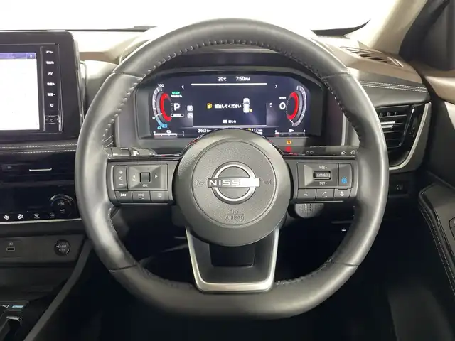 日産 エクストレイル X e－4ORCE 神奈川県 2022(令4)年 0.3万km ダイヤモンドブラック 純正９型メモリーナビゲーション【MM222D-L】/フルセグ　AM FM Bluetooth　HDMI/バックカメラ/４WD/７人乗り３列シート/シルバールーフレール/パワーバックドア/プロパイロット/ハイビームアシスト/インテリジェントクルーズコントロール/３６０度セーフティアシスト/インテリジェントエマージェンシーブレーキ/踏み間違い衝突防止アシスト/標識検知機能/前方衝突予測警報/ふらつき警報/車線逸脱防止支援システム/車線逸脱警報/後側方車両検知警報/後側方車両検知警報/後退時車両検知警報/ドライブモードセレクター/e-pedal/防水セルクロスシート/運転席パワーシート/１列目２列目シートヒーター/革巻きステアリング/ステアリングヒーター/センタートレイ証明/プッシュスタート/USB電源ソケット【１列目２列目】/純正前後ドライブレコーダー【ナビ連動】/純正ビルトインETC2.0【ナビ連動】/ダウンヒルアシストコントロール/電動パーキングアシスト　オートホールド/スマートキー/純正サイドシル　リアスポイラー/純正１８インチアルミホイール