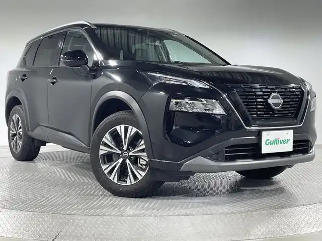 日産 エクストレイル X e－4ORCE 神奈川県 2022(令4)年 0.3万km ダイヤモンドブラック 純正９型メモリーナビゲーション【MM222D-L】/フルセグ　AM FM Bluetooth　HDMI/バックカメラ/４WD/７人乗り３列シート/シルバールーフレール/パワーバックドア/プロパイロット/ハイビームアシスト/インテリジェントクルーズコントロール/３６０度セーフティアシスト/インテリジェントエマージェンシーブレーキ/踏み間違い衝突防止アシスト/標識検知機能/前方衝突予測警報/ふらつき警報/車線逸脱防止支援システム/車線逸脱警報/後側方車両検知警報/後側方車両検知警報/後退時車両検知警報/ドライブモードセレクター/e-pedal/防水セルクロスシート/運転席パワーシート/１列目２列目シートヒーター/革巻きステアリング/ステアリングヒーター/センタートレイ証明/プッシュスタート/USB電源ソケット【１列目２列目】/純正前後ドライブレコーダー【ナビ連動】/純正ビルトインETC2.0【ナビ連動】/ダウンヒルアシストコントロール/電動パーキングアシスト　オートホールド/スマートキー/純正サイドシル　リアスポイラー/純正１８インチアルミホイール