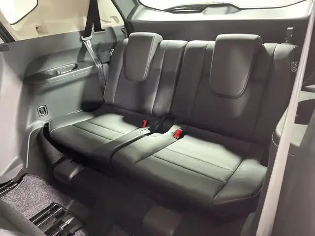 日産 エクストレイル X e－4ORCE 神奈川県 2022(令4)年 0.3万km ダイヤモンドブラック 純正９型メモリーナビゲーション【MM222D-L】/フルセグ　AM FM Bluetooth　HDMI/バックカメラ/４WD/７人乗り３列シート/シルバールーフレール/パワーバックドア/プロパイロット/ハイビームアシスト/インテリジェントクルーズコントロール/３６０度セーフティアシスト/インテリジェントエマージェンシーブレーキ/踏み間違い衝突防止アシスト/標識検知機能/前方衝突予測警報/ふらつき警報/車線逸脱防止支援システム/車線逸脱警報/後側方車両検知警報/後側方車両検知警報/後退時車両検知警報/ドライブモードセレクター/e-pedal/防水セルクロスシート/運転席パワーシート/１列目２列目シートヒーター/革巻きステアリング/ステアリングヒーター/センタートレイ証明/プッシュスタート/USB電源ソケット【１列目２列目】/純正前後ドライブレコーダー【ナビ連動】/純正ビルトインETC2.0【ナビ連動】/ダウンヒルアシストコントロール/電動パーキングアシスト　オートホールド/スマートキー/純正サイドシル　リアスポイラー/純正１８インチアルミホイール