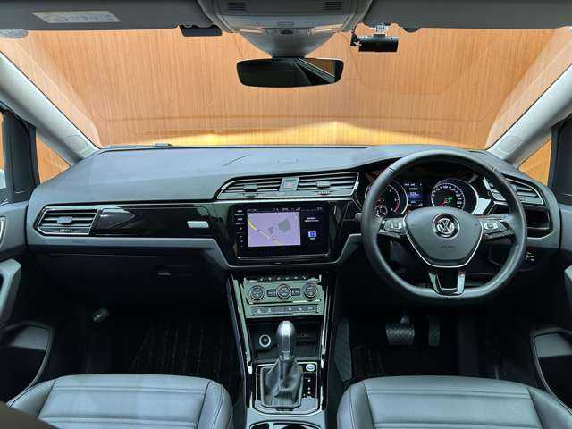 フォルクスワーゲン ゴルフ トゥーラン TDI プレミアム 千葉県 2018(平30)年 0.7万km オリックスホワイトパールエフェクト パノラマＳＲ　/黒革　/ＡＣＣ　/ＤｉｓｃｏｖｅｒＰｒｏナビ　/ＴＶ　/Ｂｌｕｅｔｏｏｔｈ接続　/Ｂカメラ　/シートヒーター　/電動シート　/電動リアゲート　/駐車支援システム　/衝突軽減Ｂ　/ＬＫＡ　/ＥＴＣ　/禁煙車