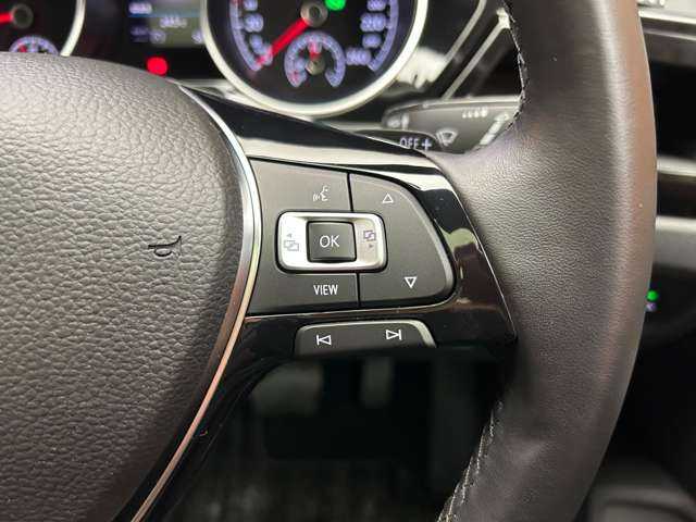 フォルクスワーゲン ゴルフ トゥーラン TDI プレミアム 千葉県 2018(平30)年 0.7万km オリックスホワイトパールエフェクト パノラマＳＲ　/黒革　/ＡＣＣ　/ＤｉｓｃｏｖｅｒＰｒｏナビ　/ＴＶ　/Ｂｌｕｅｔｏｏｔｈ接続　/Ｂカメラ　/シートヒーター　/電動シート　/電動リアゲート　/駐車支援システム　/衝突軽減Ｂ　/ＬＫＡ　/ＥＴＣ　/禁煙車