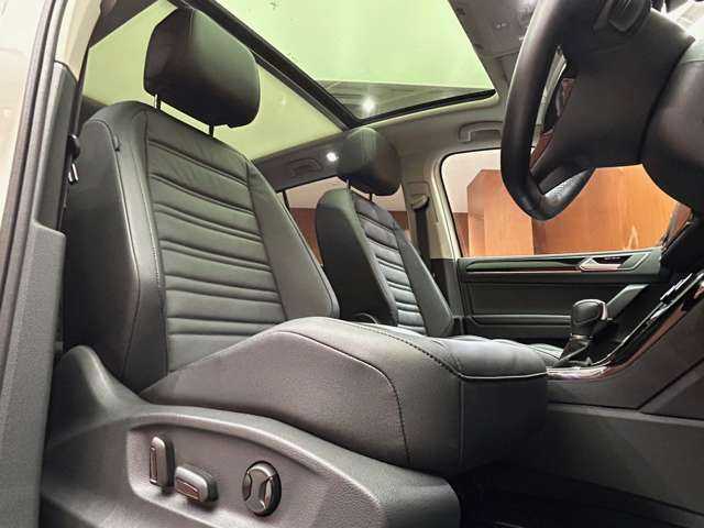 フォルクスワーゲン ゴルフ トゥーラン TDI プレミアム 千葉県 2018(平30)年 0.7万km オリックスホワイトパールエフェクト パノラマＳＲ　/黒革　/ＡＣＣ　/ＤｉｓｃｏｖｅｒＰｒｏナビ　/ＴＶ　/Ｂｌｕｅｔｏｏｔｈ接続　/Ｂカメラ　/シートヒーター　/電動シート　/電動リアゲート　/駐車支援システム　/衝突軽減Ｂ　/ＬＫＡ　/ＥＴＣ　/禁煙車