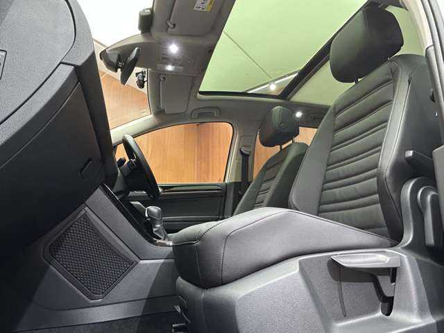 フォルクスワーゲン ゴルフ トゥーラン TDI プレミアム 千葉県 2018(平30)年 0.7万km オリックスホワイトパールエフェクト パノラマＳＲ　/黒革　/ＡＣＣ　/ＤｉｓｃｏｖｅｒＰｒｏナビ　/ＴＶ　/Ｂｌｕｅｔｏｏｔｈ接続　/Ｂカメラ　/シートヒーター　/電動シート　/電動リアゲート　/駐車支援システム　/衝突軽減Ｂ　/ＬＫＡ　/ＥＴＣ　/禁煙車