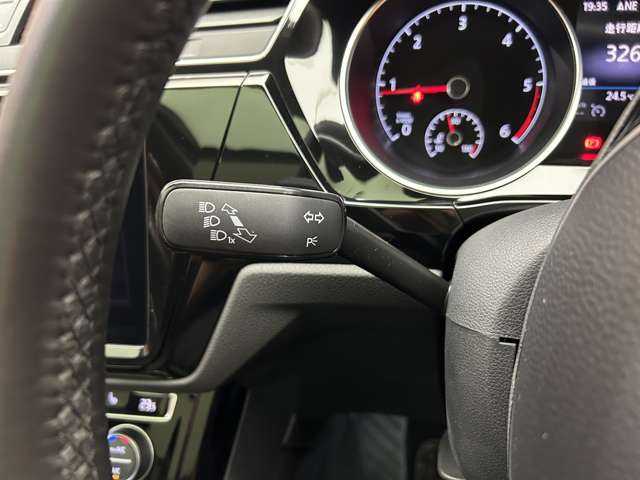 フォルクスワーゲン ゴルフ トゥーラン TDI プレミアム 千葉県 2018(平30)年 0.7万km オリックスホワイトパールエフェクト パノラマＳＲ　/黒革　/ＡＣＣ　/ＤｉｓｃｏｖｅｒＰｒｏナビ　/ＴＶ　/Ｂｌｕｅｔｏｏｔｈ接続　/Ｂカメラ　/シートヒーター　/電動シート　/電動リアゲート　/駐車支援システム　/衝突軽減Ｂ　/ＬＫＡ　/ＥＴＣ　/禁煙車
