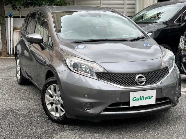 日産 ノート X DIG－S Vセレ +セーフ 東京都 2014(平26)年 3.3万km ダークメタルグレー 登録時走行32616km/純正メモリーナビ・フルセグTV/アラウンドビューモニターセット/・踏み間違い衝突防止アシスト/・アラウンドビューモニター/・コーナーセンサー/・ドアミラーヒーター/オートエアコン/エマージェンシーブレーキ/VDC/車線逸脱警報/アイドリングストップ/LEDライト/ETC/スマートキー/純正15インチAW/H28.29.30.R1.5.6年記録簿/保証書・取説/スペアキー