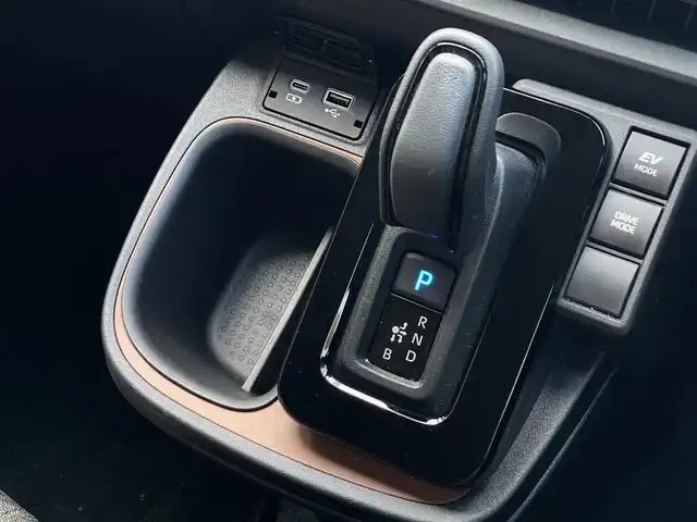 トヨタ シエンタ ハイブリッド Z 山梨県 2024(令6)年 1.9万km アーバンカーキ ワンオーナー/純正ナビ/　（フルセグ/Bluetooth）/4WD/バックカメラ/両側パワースライドドア/レーダークルーズコントロール/プリクラッシュセーフティ/BSM/シートヒーター/ステアリングヒーター/前後コーナーセンサー/LEDヘッドライト/ETC2.0/取説/保証書/スペアキー