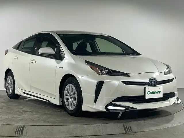 トヨタ プリウス S 福岡県 2019(平31)年 8.4万km ホワイトパールクリスタルシャイン 禁煙車/純正メモリナビ/・CD/SD/BT/ワンセグTV/・バックモニター/トヨタセーフティセンス/モデリスタエアロ/クリアランスソナー/革巻きステアリング/・ステアリングリモコン/LEDヘッドライト/・オートライト/ETC/純正フロアマット/純正ドアバイザー