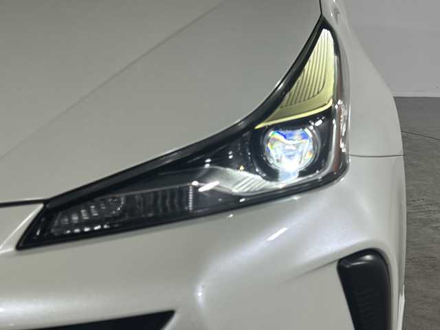 トヨタ プリウス S 福岡県 2019(平31)年 8.4万km ホワイトパールクリスタルシャイン 禁煙車/純正メモリナビ/・CD/SD/BT/ワンセグTV/・バックモニター/トヨタセーフティセンス/モデリスタエアロ/クリアランスソナー/革巻きステアリング/・ステアリングリモコン/LEDヘッドライト/・オートライト/ETC/純正フロアマット/純正ドアバイザー