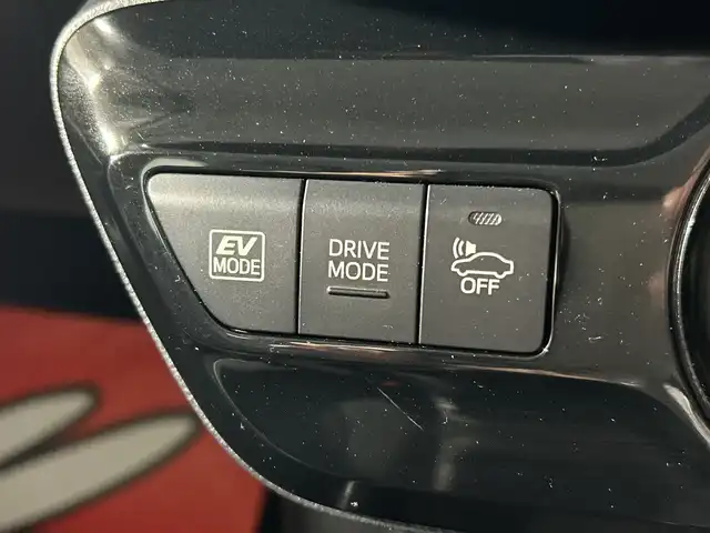 トヨタ プリウス S 福岡県 2019(平31)年 8.4万km ホワイトパールクリスタルシャイン 禁煙車/純正メモリナビ/・CD/SD/BT/ワンセグTV/・バックモニター/トヨタセーフティセンス/モデリスタエアロ/クリアランスソナー/革巻きステアリング/・ステアリングリモコン/LEDヘッドライト/・オートライト/ETC/純正フロアマット/純正ドアバイザー