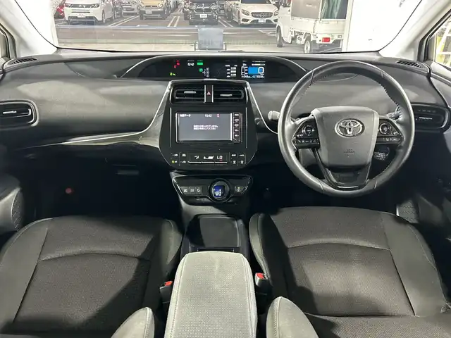 トヨタ プリウス S 福岡県 2019(平31)年 8.4万km ホワイトパールクリスタルシャイン 禁煙車/純正メモリナビ/・CD/SD/BT/ワンセグTV/・バックモニター/トヨタセーフティセンス/モデリスタエアロ/クリアランスソナー/革巻きステアリング/・ステアリングリモコン/LEDヘッドライト/・オートライト/ETC/純正フロアマット/純正ドアバイザー