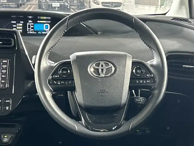 トヨタ プリウス S 福岡県 2019(平31)年 8.4万km ホワイトパールクリスタルシャイン 禁煙車/純正メモリナビ/・CD/SD/BT/ワンセグTV/・バックモニター/トヨタセーフティセンス/モデリスタエアロ/クリアランスソナー/革巻きステアリング/・ステアリングリモコン/LEDヘッドライト/・オートライト/ETC/純正フロアマット/純正ドアバイザー