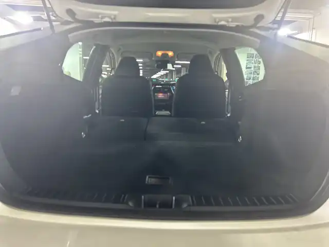 トヨタ プリウス S 福岡県 2019(平31)年 8.4万km ホワイトパールクリスタルシャイン 禁煙車/純正メモリナビ/・CD/SD/BT/ワンセグTV/・バックモニター/トヨタセーフティセンス/モデリスタエアロ/クリアランスソナー/革巻きステアリング/・ステアリングリモコン/LEDヘッドライト/・オートライト/ETC/純正フロアマット/純正ドアバイザー