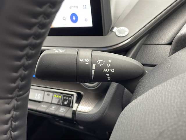 トヨタ プリウス Z 千葉県 2023(令5)年 3万km プラチナホワイトパールマイカ 全方位カメラ/ビルトインＥＴＣ２．０/エアシート/パワーシート/シートヒーター/メモリーシート/純正ディスプレイオーディオ/ステアリングヒーター/パワーバックドア/純正フロアマット/純正アルミホイール/トヨタセーフティーセンス/プリクラッシュセーフティー/レーンディパーチャーアラート/クリアランスソナー/レーダークルーズコントロール/オートハイビーム/プッシュスタート/スマートキー/ステアリングスイッチ/フォグランプ/ウィンカーミラー