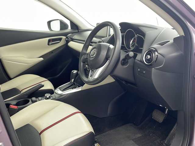 マツダ デミオ 13S Lパッケージ 兵庫県 2014(平26)年 4.7万km スモーキーローズマイカ ・純正ナビ＆Bluetooth＆CD/DVD＆USB＆TV/・バックカメラ/・前方ドライブレコーダー/・純正フロアマット/・ハーフレザーシート/・純正15インチアルミホイール/・ABS/・横滑り防止機能/・盗難防止装置/・オートライト/・LEDヘッドライト/・W＋サイドエアバック/・MTモード付AT/・アイドリングストップ/・スマートキー/・AACエアコン